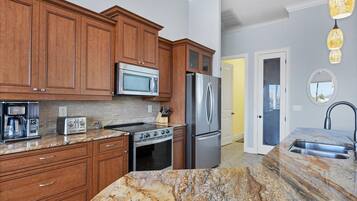Rumah, Beberapa Tempat Tidur, akses ke kolam renang (ARC8138) | Dapur pribadi | Lemari es, microwave, oven, dan kompor