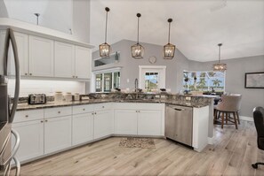 Private kitchen - 8178 Arlewood cir (Port Charlotte)