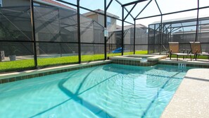 Inomhuspool och utomhuspool