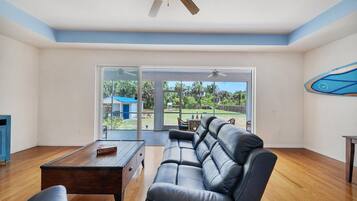 House, Multiple Beds, Balcony, Ocean View (LRW503) | Living area