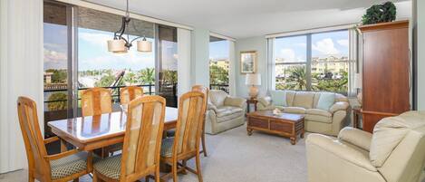 コンドミニアム ベッド (複数台) プールアクセス オーシャンビュー (ANC409) | リビング エリア