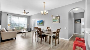 Condo, varias camas, acceso a la alberca (BF2301-301) | Restaurantes