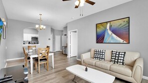 Lägenhet - flera sängar - tillgång till pool (BF2301-301) | Vardagsrum