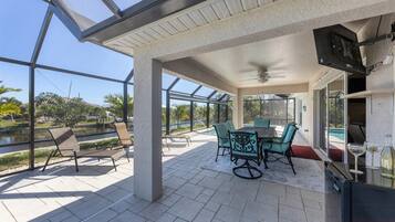 House, Multiple Beds, Pool Access (FMA14400) | Outdoor dining