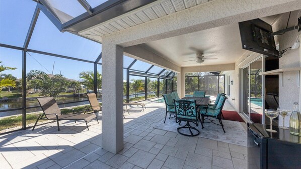 Outdoor dining