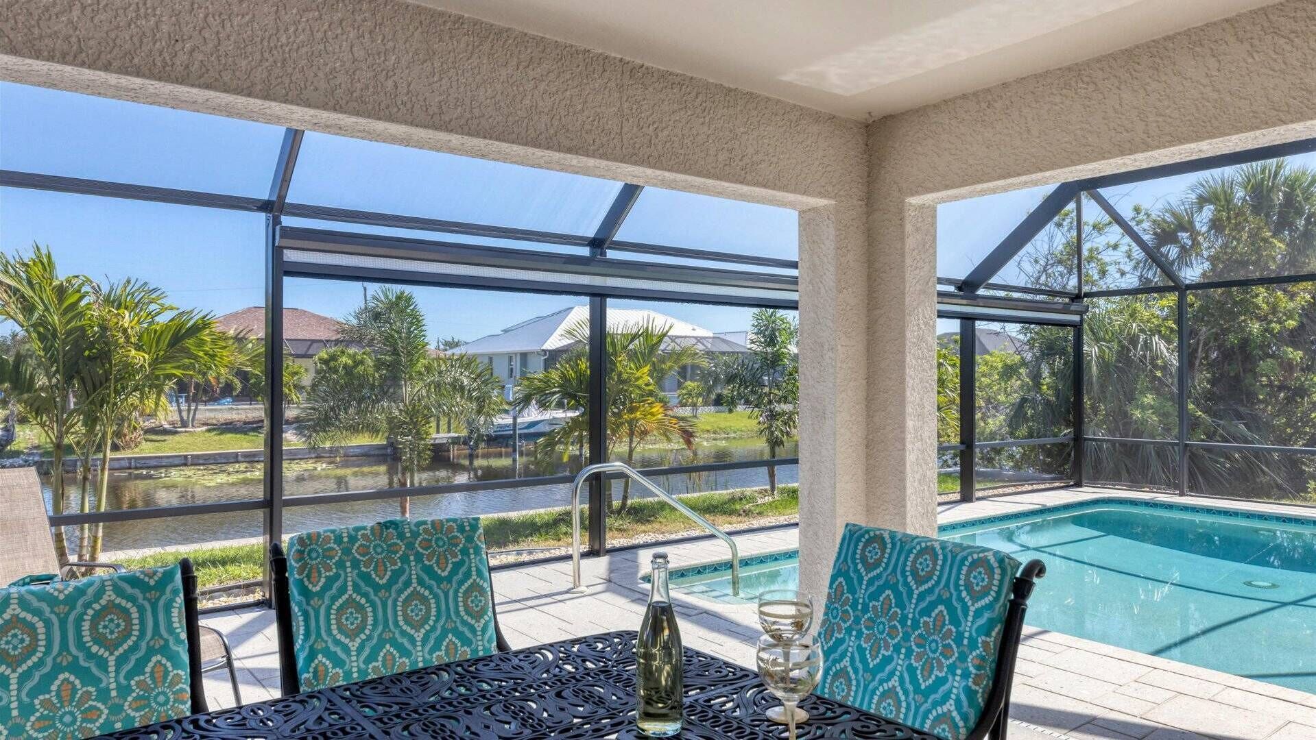 من حمّامات السباحة المغطاة، حمّام سباحة خارجي