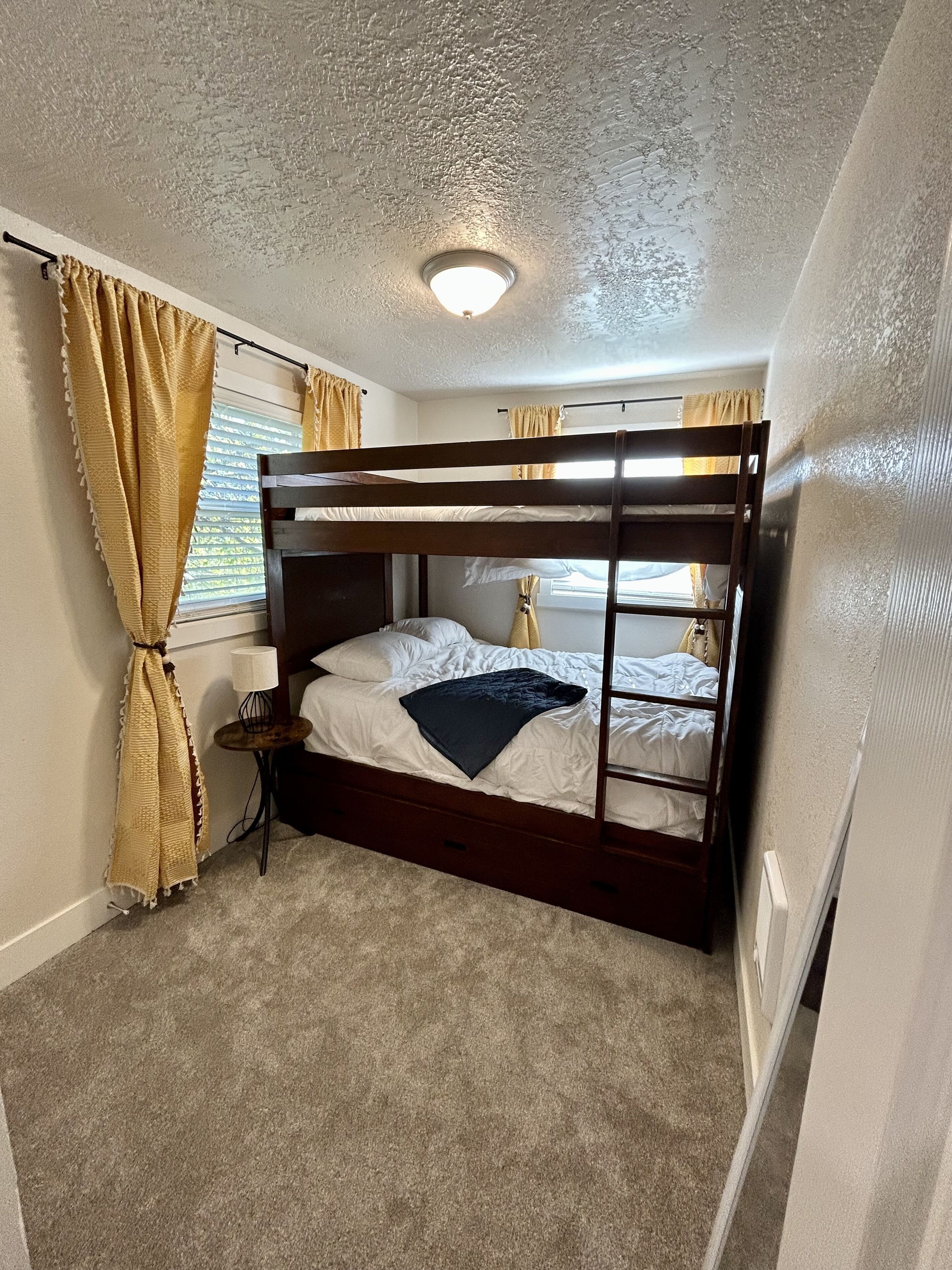 2 chambres, fer et planche à repasser, lit parapluie, Wi-Fi gratuit