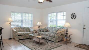 Condo, 2 Katil Ratu (Queen), Balcony (CHD3583-C) | Ruang tamu