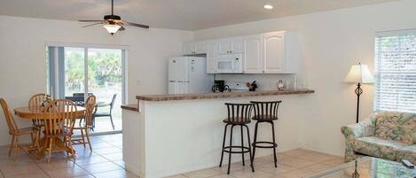 Condo, 2 Queen Beds, Balcony (CHD3583-C) | Private kitchen | Fridge, microwave, oven, stovetop