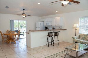 Private kitchen - 3583 Cape Haze Drive Unit c (Rotonda West)