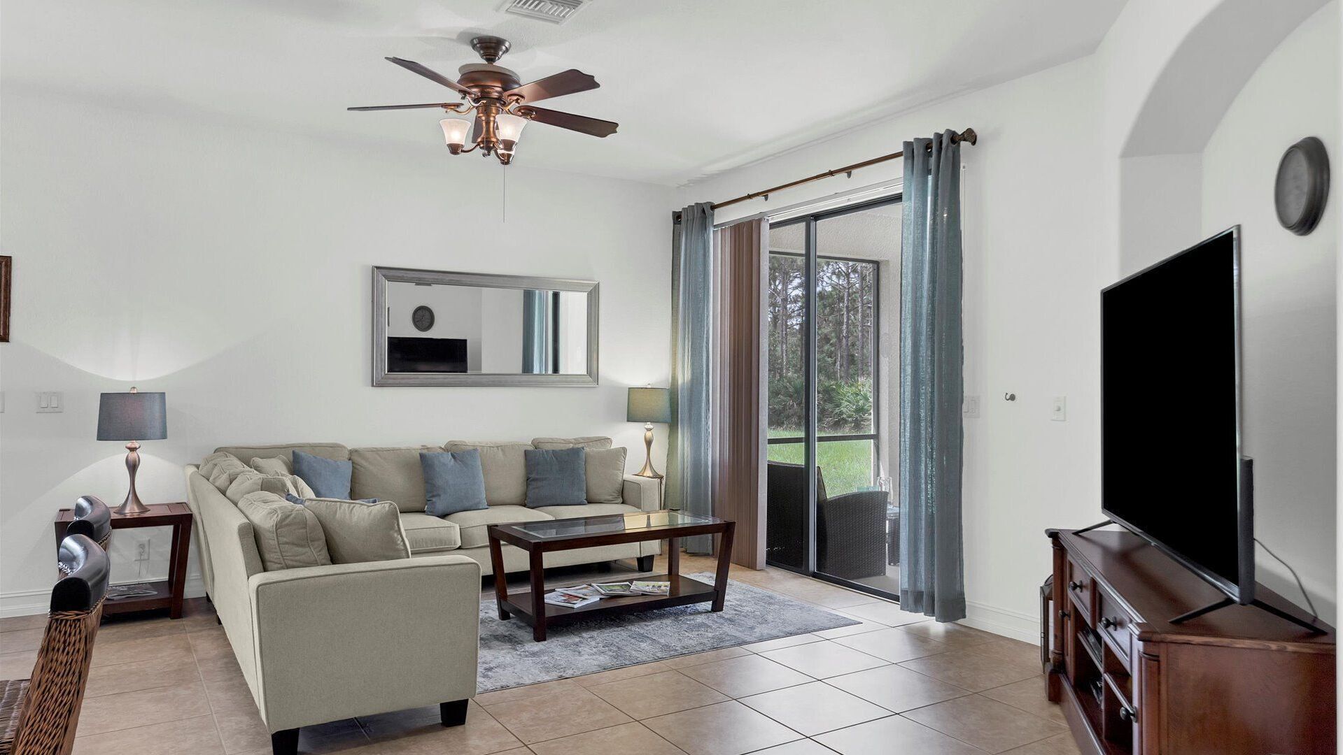 Nhà, nhiều giường, có thể sử dụng hồ bơi, quang cảnh hồ bơi (AUS209) | Khu phòng khách