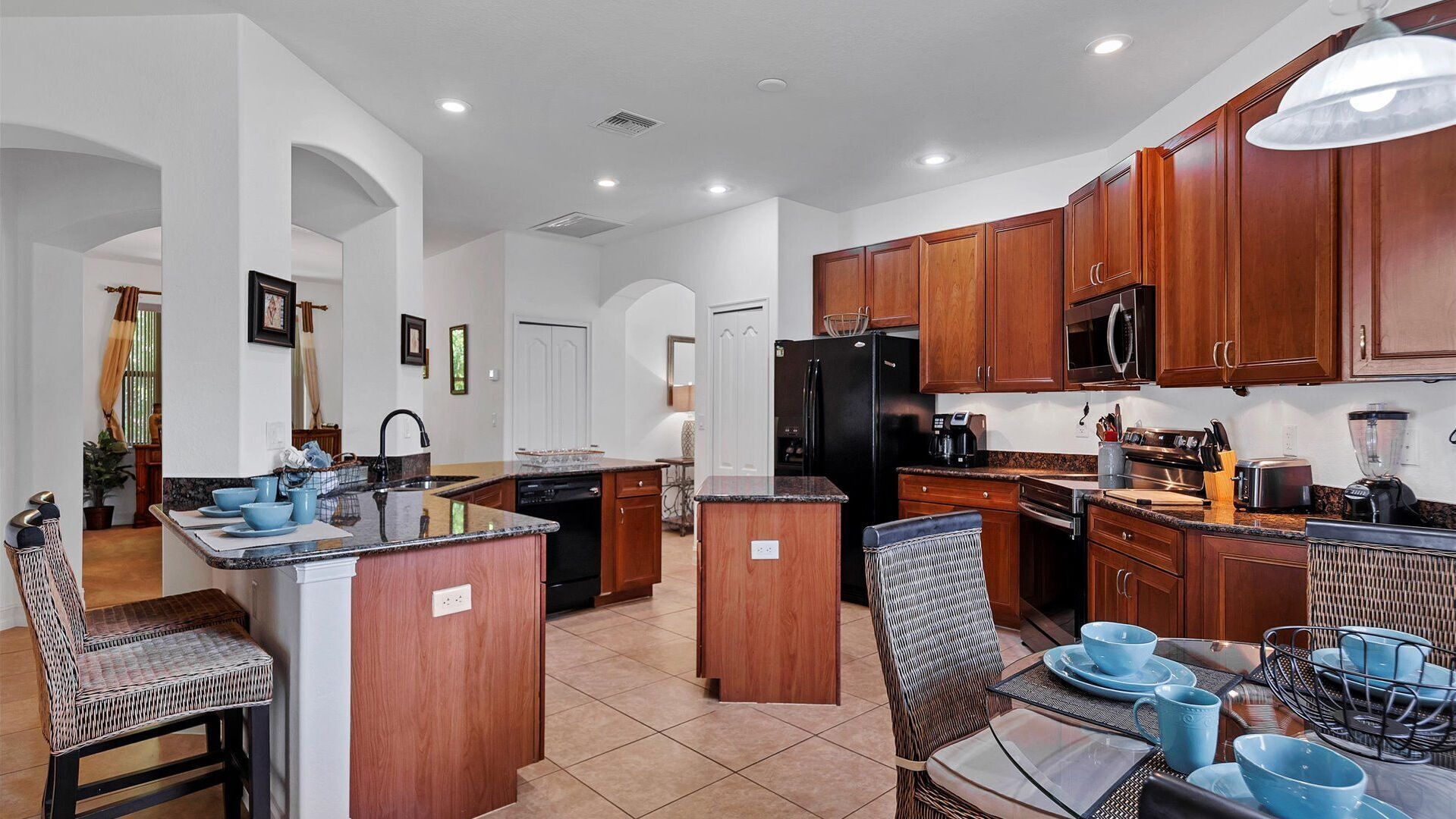 Nhà, nhiều giường, có thể sử dụng hồ bơi, quang cảnh hồ bơi (AUS209) | Bếp riêng | Tủ lạnh, lò vi sóng, lò nướng, bếp nấu 