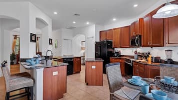 House, Multiple Beds, Pool Access, Pool View (AUS209) | Private kitchen | Fridge, microwave, oven, stovetop
