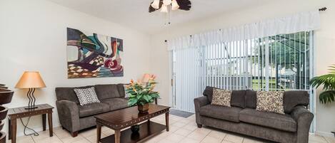 House, Multiple Beds, Pool Access (PP8114) | Living area