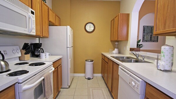 Condo, Multiple Beds, Pool Access (CW7660-303) | Private kitchen | Fridge, microwave, oven, stovetop