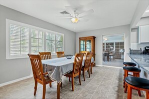 Maison, plusieurs lits, patio (BKR249) | Restauration