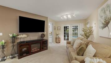 House, Multiple Beds, Patio (BKR249) | Living area