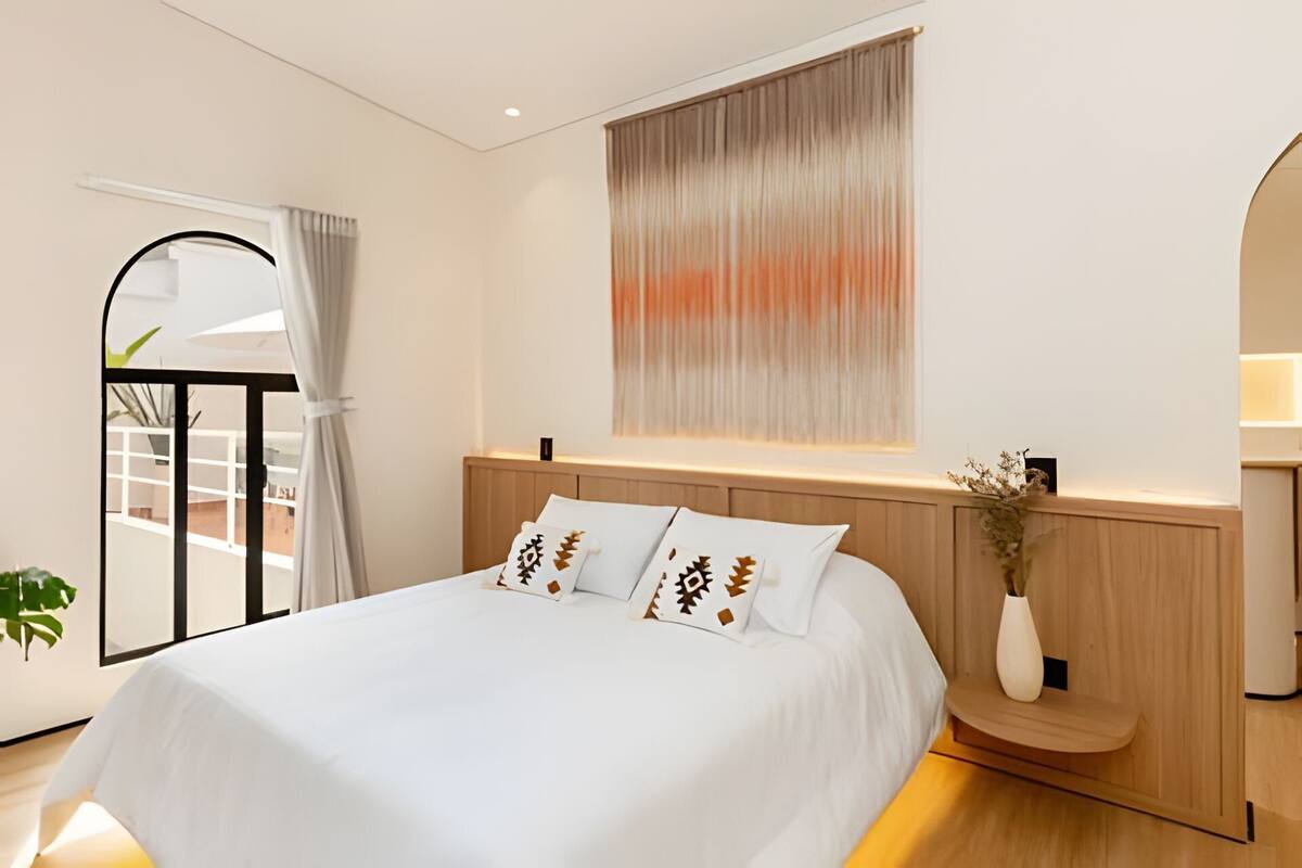 1 bedroom, memory-foam beds, minibar, individually decorated