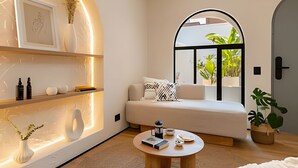 Apartment | Living area | 65-cm Smart TV with digital channels, heated floors - Casa fiora Laureles  (Medellín)