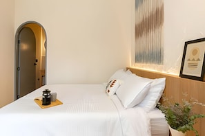 Apartment | 1 bedroom, memory-foam beds, minibar, individually decorated