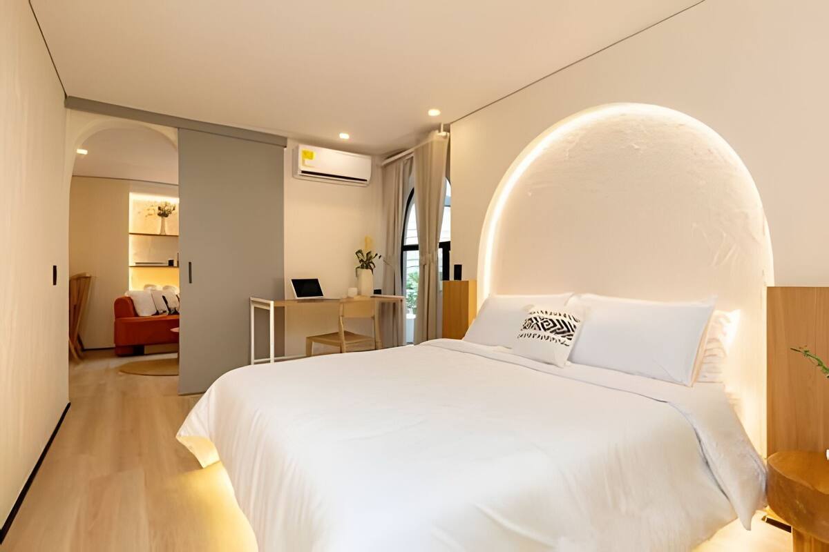 1 bedroom, memory-foam beds, minibar, individually decorated