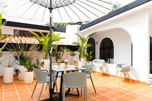 Apartment | Outdoor dining