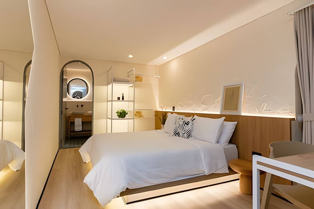1 bedroom, memory-foam beds, minibar, individually decorated
