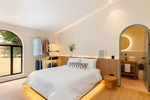 1 bedroom, memory-foam beds, minibar, individually decorated