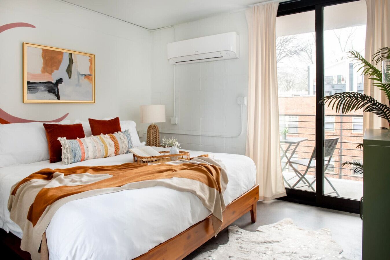 Desk, iron/ironing board, WiFi, bed sheets