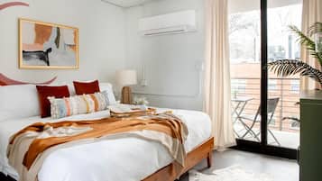 Desk, iron/ironing board, WiFi, bed sheets
