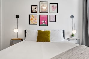 Desk, iron/ironing board, WiFi, bed sheets
