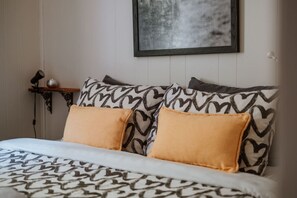 3 bedrooms, iron/ironing board, travel crib, WiFi