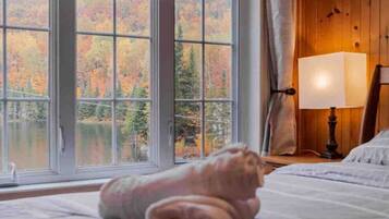 3 chambres, bureau, fer et planche Ă repasser, lit parapluie