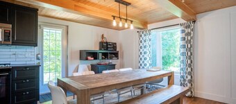 Rustic & Modern Chalet. 32 Acre of Land. Avec SPA