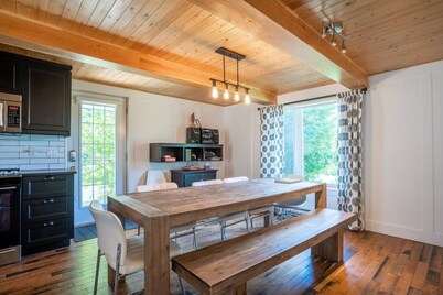 Rustic & Modern Chalet. 32 Acre of Land. Avec SPA