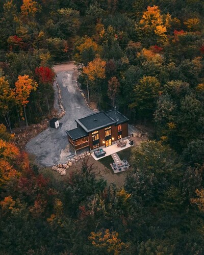 Chalet Röcka with hot tub and lake access!