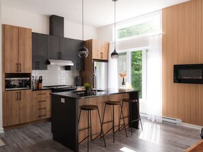 Coffee/tea maker, fridge, microwave, oven