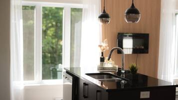 Coffee/tea maker, fridge, microwave, oven