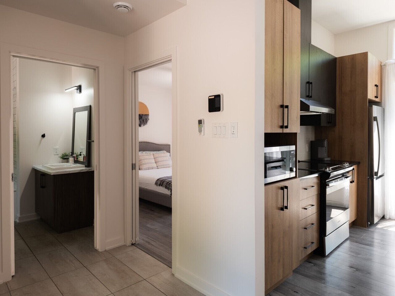3 bedrooms, desk, WiFi, bed sheets