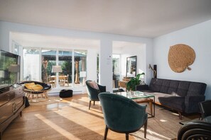 Televisión, chimenea y videojuegos 
