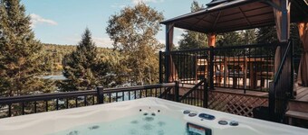 Beautifull Lakefront with Spa.