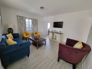 Living area - Miami Vibe Home
 (Miami)