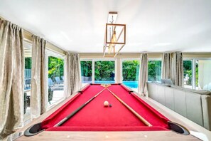 Games room - Paradise Villa ~Beach, Billiards & NEW POOL~ 4.98/5 stars on ABNB 60 reviews
 (Deerfield Beach)