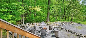 Close to Town - Deck & Fire Pit - Pet Friendly