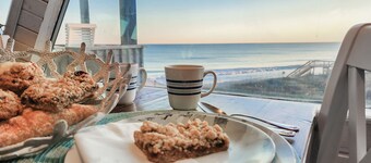 Oceanfront Seaside Stargazer+Hot Tub+Pets OK+Infinity Table+Beach Gear+4 Kings