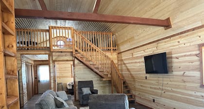 Blue Cabin in the woods close to Whiteman AF Base and Univ. of Central Missouri