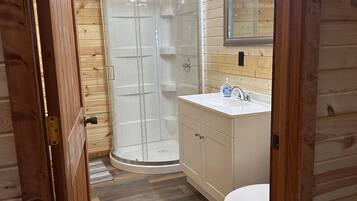 Toallas, jabón, papel de baño