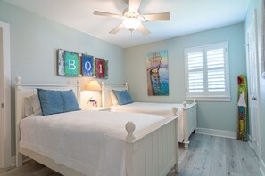 3 bedrooms, desk, iron/ironing board, travel cot
