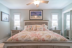 3 bedrooms, desk, iron/ironing board, travel crib