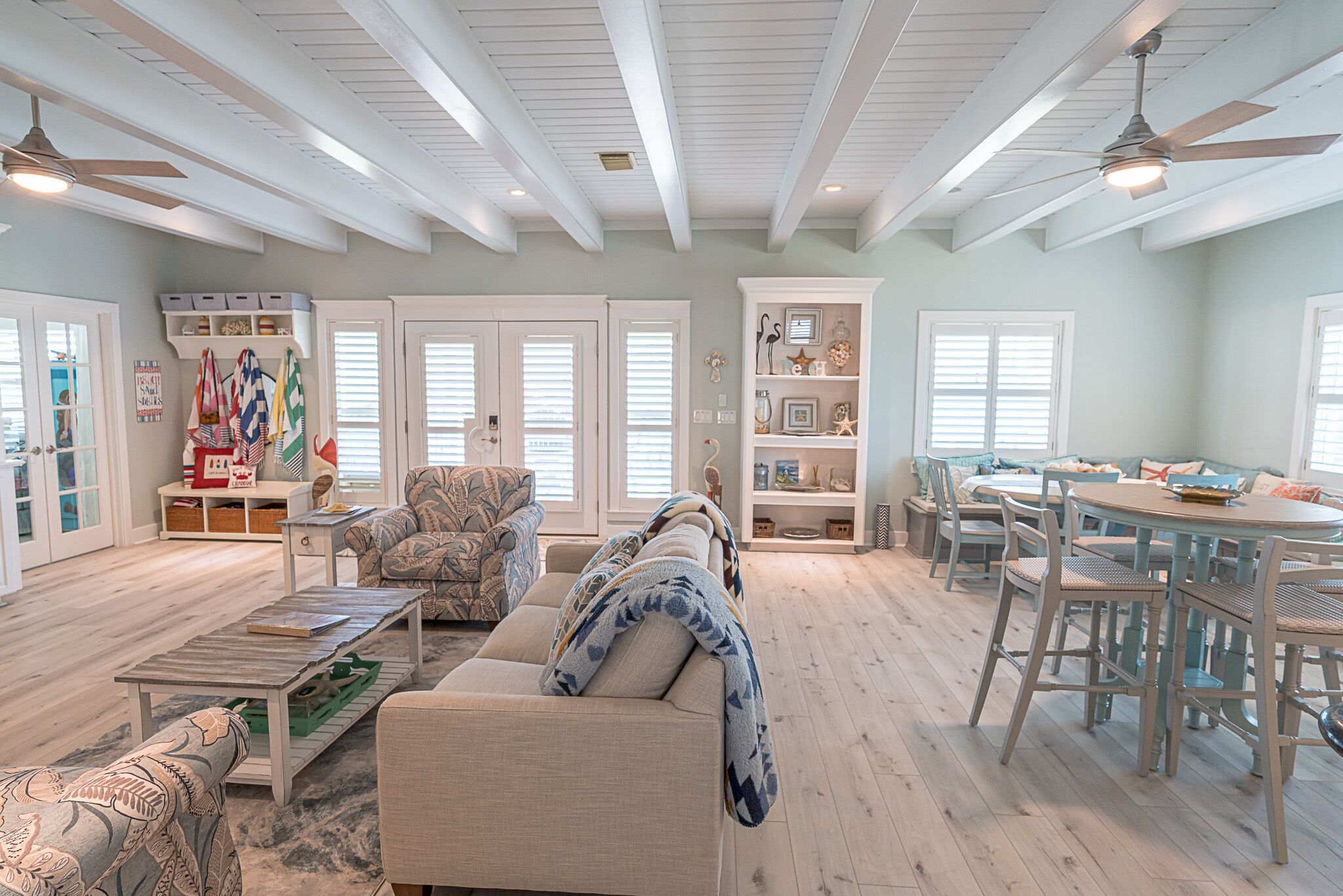 Smart TV, reproductor de DVD y libros 